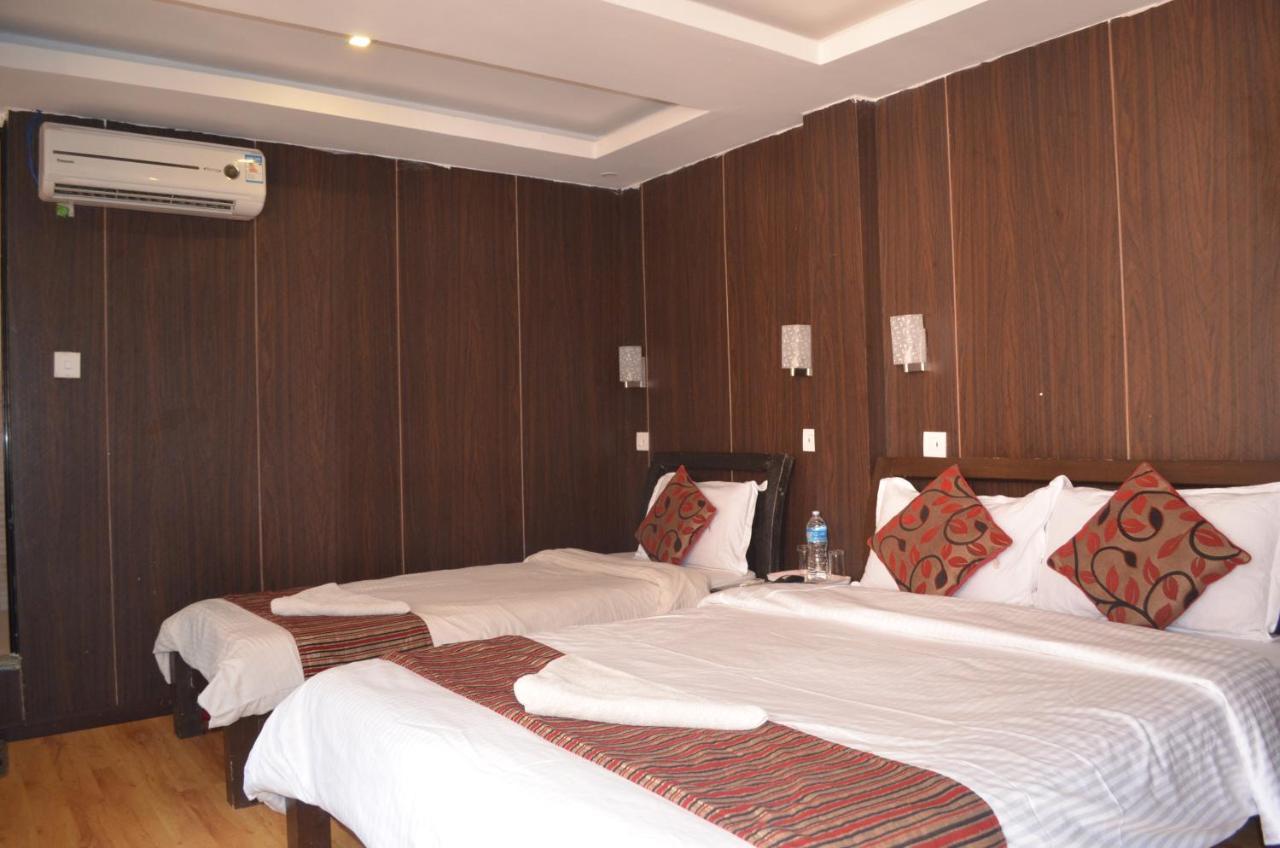 Traveler'S Holiday Inn カトマンズ エクステリア 写真