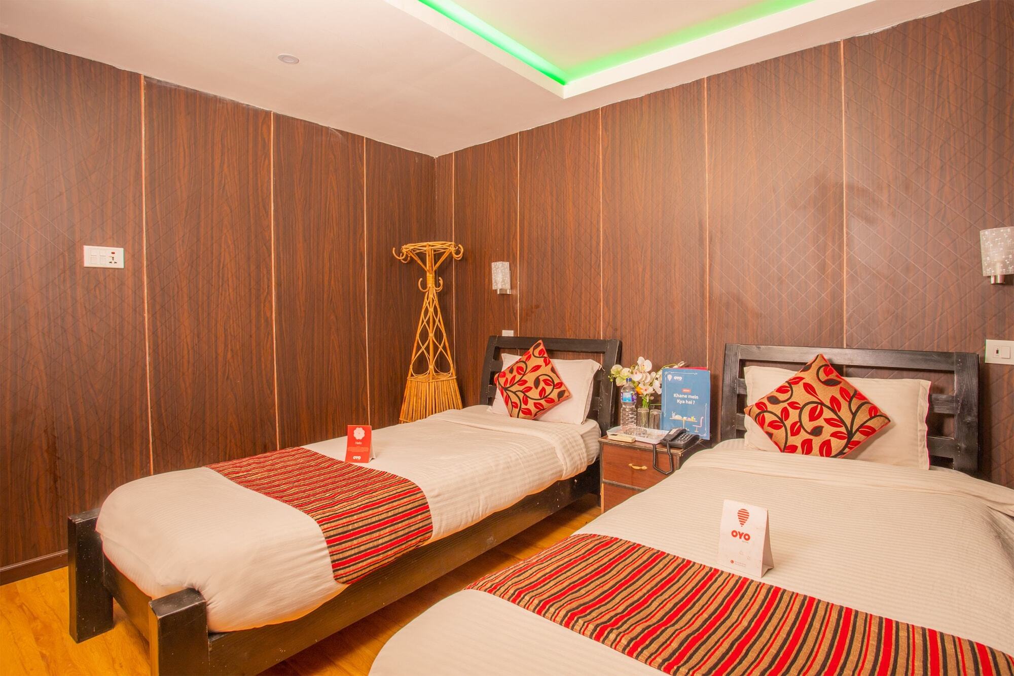 Traveler'S Holiday Inn カトマンズ エクステリア 写真